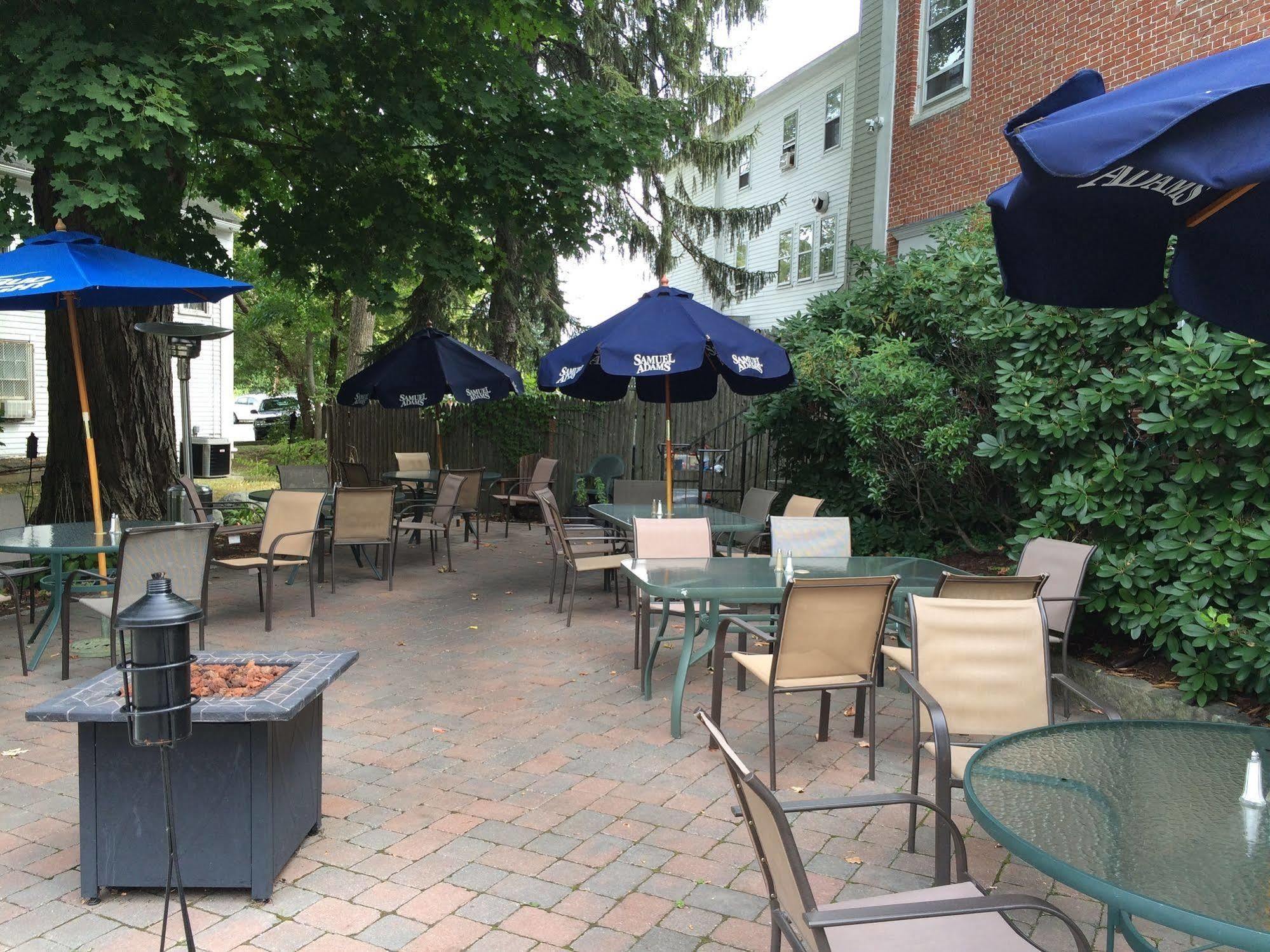 Hunters Grille And Tap At The Grafton Inn Buitenkant foto